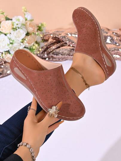 女士新款圆头休闲花卉镂空透气平底穆勒鞋，简约舒适百搭，棕色仿皮穆勒拖鞋，复古厚底一脚蹬鞋 - 女士纯色复古优雅露跟乐福鞋，露趾波点镂空花卉设计日常鞋 - 春、夏、秋、冬皆宜，适合搭配牛仔裤