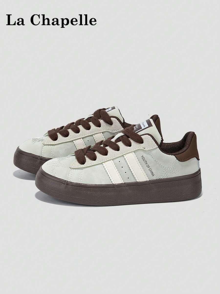 زوج من أحذية كاجوال نسائية من لا شابيل ذات سُمك في القاعدة وأربطة، قاعدة ناعمة للاستخدام الخارجي في الصيف، برقبة منخفضة، أصابع قدم مستديرة، كعب منخفض مانع للانزلاق، لون أنيق ذو قاعدة ناعمة مناسبة للتنزه، أحذية رياضية جلدية منخفضة للنساء مناسبة لصور التخرج - كاكي - مشاهدة 1