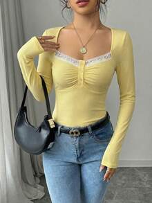 ملابس علوية بياقة من الدانتيل مع تفاصيل أزرار، أكمام طويلة، ياقة مربعة على الطراز القديم، قصير وضيق، من قماش محبوك مرن، لون أصفر فاتح هادئ، بطابع فرنسي نقي وحلو، مثالي للمواعيد والخروج وتناول الشاي بعد الظهر. مناسب للربيع والخريف، رحلات الربيع والتجمعات مع الأصدقاء، قطعة فريدة وجذابة. - أوزة صفراء - مشاهدة 7