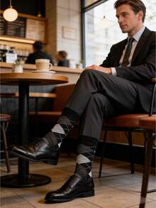 LAOPAO 3双男士商务袜，经典菱格纹图案，展现英伦绅士风范，适合搭配西装和皮鞋，高弹透气面料，吸湿排汗，时尚商务休闲袜 - 彩色 - 查看 7