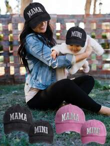 2顶绣有“MAMA + MINI”字样的亲子款水洗棒球帽，可调节户外遮阳帽，男女童均适用，适合春季、秋季、旅行、海滩等场合。 - 刺繡 - 查看 1
