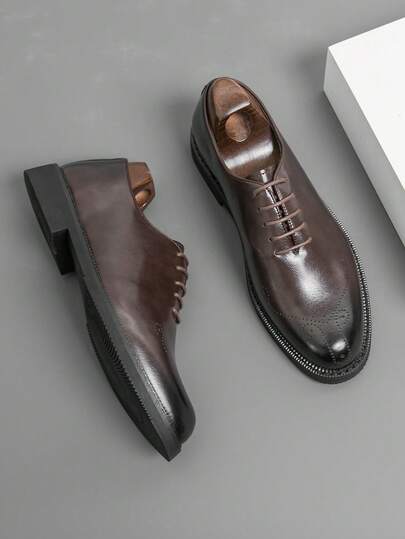 男士奢华复古黑色正装鞋，优雅绅士社交布洛克翼尖德比鞋，舒适圆头德比鞋，价格亲民的高端质感系带纯色软皮休闲鞋，简约时尚商务正装鞋，适合通勤、搭配西装、办公、派对、婚礼、新郎、舞会、春秋季等场合。