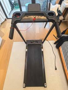 Cinta de correr para casa: plegable, con inclinación ajustable hasta un 9 % y velocidad de hasta 12 km/h. Equipada con un motor de 3,0 CV y 12 programas preestablecidos. Peso máximo del usuario: 136 kg. - Enchufe EU Tipo C(220-240V) - Ver 8