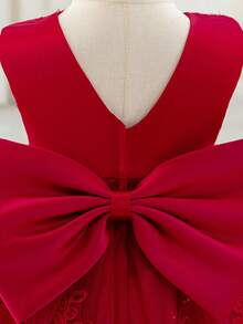 Đầm không tay cổ chữ V màu đỏ tía thêu sequin cho bé gái, kèm nơ rời, kiểu dáng công chúa ngọt ngào và dễ thương, phù hợp cho sinh nhật lần thứ nhất, tiệc tùng, lễ rửa tội, sự kiện trang trọng, bé gái cầm hoa trong đám cưới, lễ hội. - Màu Đỏ Sâu - Xem 5