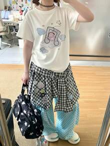 Y2K 可爱风卡通印花短袖T恤，女款宽松休闲上衣，饰有淡蓝色云朵和星星图案 - 白色 - 查看 4