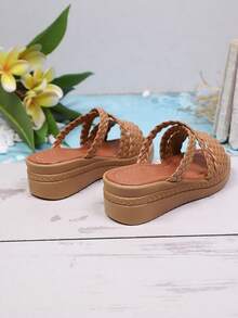 1 Pair Kids/Teens Girls Wedge Heel Criss-Cross Woven Hollow Textured Fashion Beach Sandals - Brown - View 5
