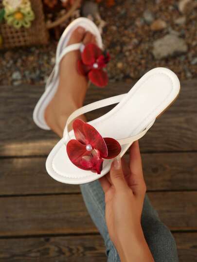 2026 New Arrival Plus Size Summer Korean Style Fashion Orchid European Artificial Flower Decorated Flat Thong Sandals For Women, Casual Flat Creative Sandals, Fairy Style Vacation Slippers, Simple And Sexy Niche Versatile Beach Vacation Sandals