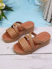 1 Pair Kids/Teens Girls Wedge Heel Criss-Cross Woven Hollow Textured Fashion Beach Sandals - Brown - View 2