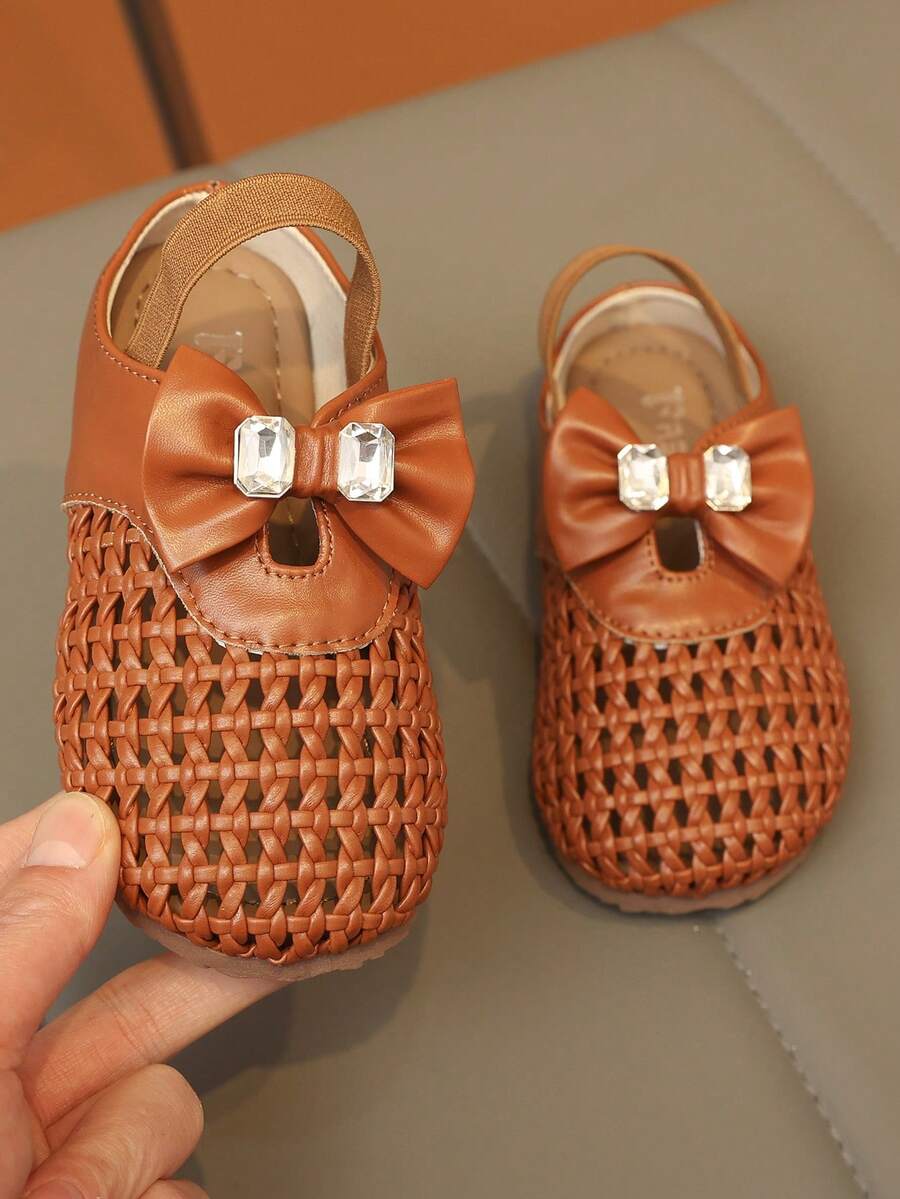 1 đôi dép xăng đan kín mũi kẻ caro kiểu retro cho trẻ em, giày đi biển thoáng khí thời trang mới mùa hè, đế mềm chống trơn trượt. - màu nâu - Xem 1