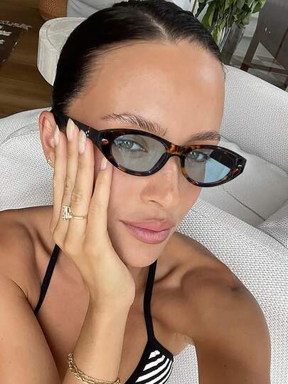 女士办公必备单件套眼镜，玳瑁纹椭圆猫眼框，浅色透明镜片，简约精致风格，适合工作和日常通勤，附眼镜盒