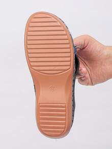 大码 35-45 码夏季时尚休闲撞色坡跟凉鞋，户外双面仿麂皮撞色罗马凉鞋，轻便舒适百搭女士坡跟厚底凉鞋，旅行必备 - 變色仿超藍色拼黑磨砂 - 查看 7