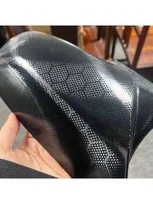 1片汽車與摩托車PET鍛造鑽石黑碳纖維膜 蜂巢六角形黑色乙烯基車身貼紙 全車身個性化變色貼紙 中控台內飾後視鏡改裝 自黏防水防刮透氣車貼膜 - 均碼 - 查看 7