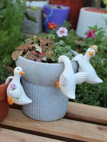 Cute Climbing Duck Planter Hanger, Hanging Garden Duck Sculpture Decor, Indoor/Outdoor Adorable Duck Art Decoration, Home Duck Decor, Yard Garden Balcony And Office Decoration, Valentine's Day Decor, Gift - Animal - View 7