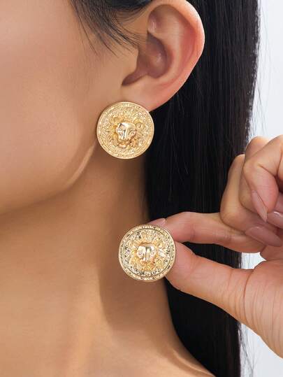 1 par de pendientes de botón con cabeza de león geométrica circular texturizada en oro hecha a mano, adecuados para regalar en días festivos, pendientes de oro para mujer