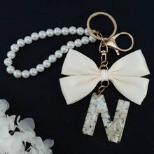 Móc khóa chữ cái đầu dễ thương màu trắng, móc khóa chữ cái in hoa bằng nhựa mạ vàng với mặt dây chuyền hình bướm tua rua, móc khóa thời trang dành cho nữ, quà tặng trang trí ví, túi xách, quà tặng Ngày của Cha, Ngày của Mẹ, sinh nhật, Lễ Tạ ơn và Giáng sinh, quà tặng ngày lễ cho mẹ, cha, tốt nghiệp và giáo viên. - nơ - Xem 12