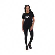 Playera Reebok Basic Athlete Tee Negra para Mujer Camiseta Deportiva Transpirable con Cuello Redondo Logo Frontal Metalizado Ajuste Atlético Manga Corta Ideal para Gym Running Fitness Entrenamiento Diario y Look Deportivo - Negro - Ver 3