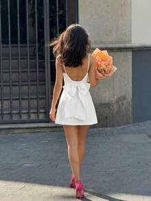 女士优雅白色露背蝴蝶结迷你连衣裙，时尚无袖派对连衣裙，精致夏季场合服装 - 白色 - 查看 6