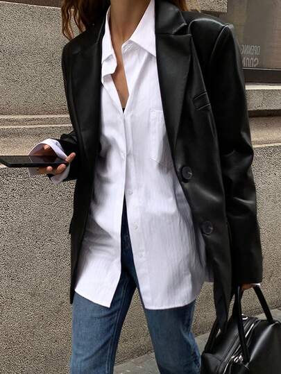 这款新款女士黑色宽松复古经典PU皮夹克，融合了街头时尚美学，是秋冬季节的理想之选。经典的翻领设计，更赋予这款高品质西装外套奢华质感。它百搭且极具个性，完美适用于各种正式场合，包括派对、舞台活动、约会和婚礼，也是女士假日装扮的绝佳选择。此外，它也适合春季、情人节、狂欢节、海滩、派对、婚礼和生日等场合。