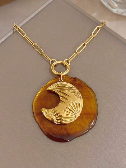 1件波西米亚风奢华复古日月吊坠项链，18K镀金不锈钢材质，搭配亚克力树脂圆盘和雕刻图案，可调节链条，适合女性情侣佩戴，可用于情人节、派对、晚宴、日常佩戴、约会、音乐节、度假、周年纪念、生日等场合，是充满神秘浪漫气息的配饰。