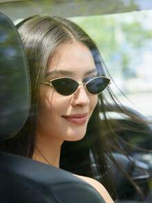 一副猫眼金属小框时尚眼镜，男女通用，适合驾驶、街头摄影、度假、日常佩戴 - 金色和灰色 - 金色 - 查看 2