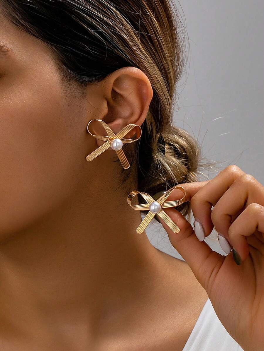 1 Pair Of Irregular Bow Earrings With Sweet And Cool Metal Earrings Suitable For Women's Daily Life (No Gift Box) - Multicolor - View 1