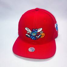 Men's Flat Brim Closed Basketball Cap With Embroidery, Adult Urban Style - 模型 1 - 查看 3