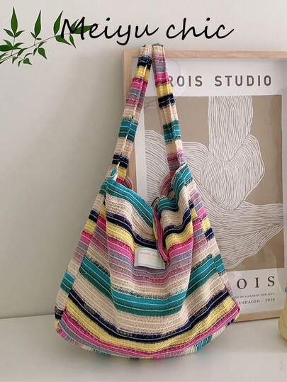 Nuevo bolso de mano para mujer, tejido con hilo, con diseño de rayas de colores en bloque de arcoíris. Este bolso de hombro tiene una forma cuadrada horizontal con diseño de arcoíris multicolor. Tiene una parte superior abierta con cierre de cremallera y un bolsillo interior.