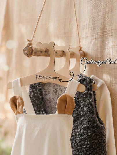 ไม้แขวนเสื้อแต่งงานส่วนบุคคล, ไม้แขวนเสื้อคู่บ่าวสาวสีขาวแบบกำหนดเอง, ไม้แขวนเสื้อสำหรับวันแต่งงาน, ของที่ระลึกสำหรับเจ้าสาว, เพื่อนเจ้าสาวและเพื่อนเจ้าบ่าว, ตกแต่ง, ใช้ซ้ำได้, มัลติฟังก์ชั่น, ทันสมัย, ประณีต, คุณภาพสูง, ปรับแต่งได้, ส่วนบุคคล, ไม่ซ้ำใคร, ไม้แขวนเสื้อและไม้แขวนเสื้อแบบกำหนดเอง, สไตล์วันหยุด
