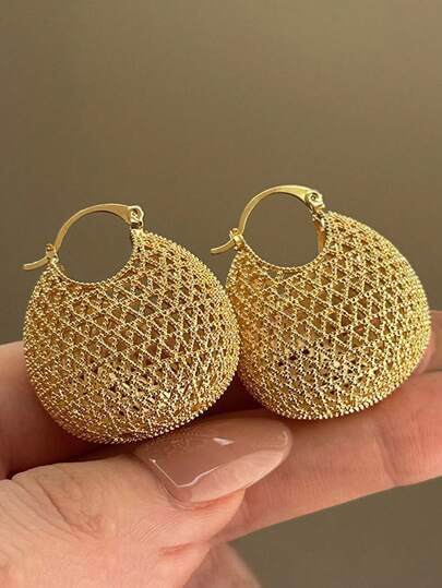 1 par de pendientes de aro de metal hueco de moda, pendientes de malla exagerados y ligeros, joyería de moda versátil para uso diario y regalo de fiesta