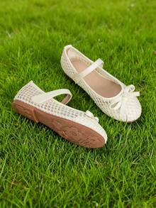 A Pair Of White Girls' Shoes With Bows - Zapatos Para Niña,Kids Shoes,Girls Shoes,Toddler Girl Shoes,Shoes,Shoes Kids Girls,Zapatos De Niña,Girl Shoes,Toddler Shoes,Shoes For Girls,Kids Shoes Girls,Zapatos De Niño,Toddler Shoes Girls,Kids,Girls Dress Shoes,Shoes For Kids Girl,Little Girl Shoes,Girl Shoes For Kids,Flats,Zapatos Para Niñas,Ballet,Ballet Shoes,Dance,Ballet Flats,Pointe Shoes Ballet,Ballerina Shoes,Little Girl Shoes,Mary Jane Shoes Girls,Ballerina Flat Shoes,Girls Mary Jane Shoes,Cheer Shoes,Point Shoes Ballet,Flower Girl Shoes  For Toddler & Little Girls | Ideal For Christmas,Holiday Parties,New Year Celebrations,Weddings,Birthday Parties,Church Events,Outings,Family Gatherings,Special Occasions - 099-62 Trắng - Xem 3