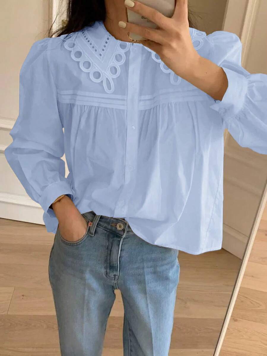 这款女士白色纽扣衬衫，适合办公室、下午茶、休闲外出、返校、乡村音乐会等场合穿着，优雅休闲又不失时尚感。这款白色翻领衬衫采用荷叶边领设计，袖长适中，面料无弹力，是通勤、教师节、感恩节、新年约会等场合的理想之选。 - 藍色 - 查看 1