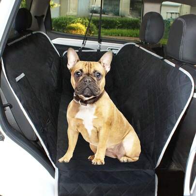 这款宠物后座套采用牛津布制成，具有防水、防污、防滑功能，适用于轿车、SUV 和皮卡车的后座。