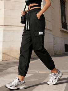 女士时尚实用多口袋工装裤，采用舒适弹力面料制成，适合日常穿着、工作、办公、旅行和户外活动。 - 黑色 - 查看 2