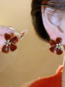 1 Pair Burgundy Glazed Petal Stud Earrings For Women, Unique & Stylish, High-End Fashion Earrings - Red - View 3