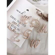 1pc Minimalist Elegant Pearl Letter Brooch, Complete Set Of 26 English Letters, Suitable For Accessorizing Sweaters, Coats, Suits In Autumn/Winter, Can Decorate Shirt Collars, Bags, Scarves, Hats, Hair Accessories, Suitable For Office, Dates, Parties And More, Compact And Versatile. - Nhiều màu - Xem 2