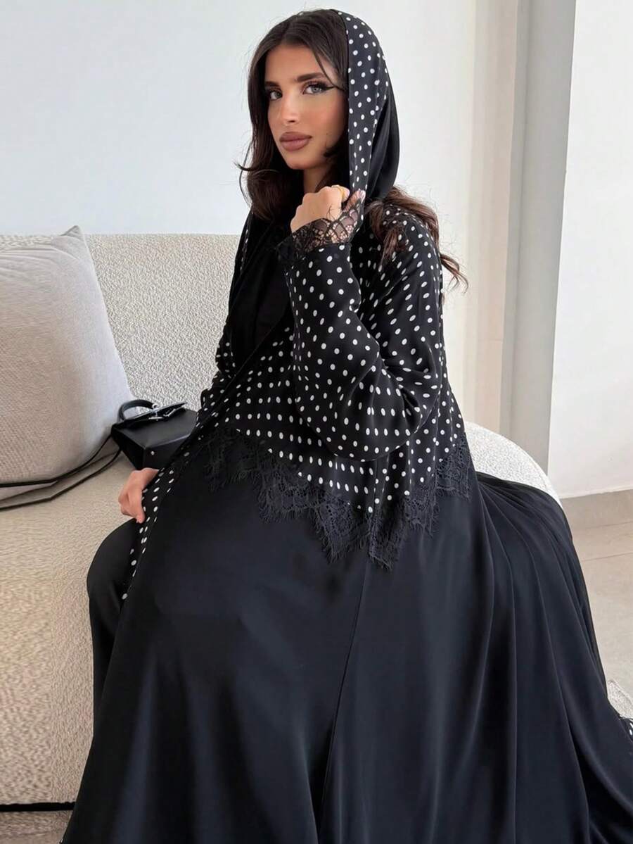 Thời trang kín đáo kiểu Trung Đông, khăn trùm đầu phối ren chấm bi.