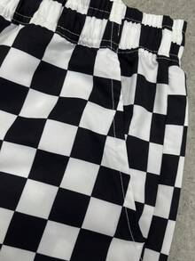 1件男士棋盤格印花休閒沙灘短褲，透氣輕便舒適，適合夏季度假、沙灘與泳池 - 黑與白 - 查看 8