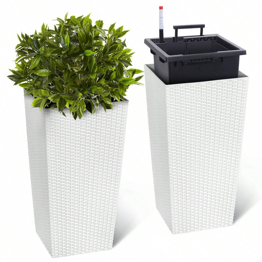 Juego de 2 maceteros altos de ratán de 57 cm. Macetas grandes para interior y exterior con drenaje, monitor de nivel de agua, forros y ruedas. Ideales para patio, porche, jardín y oficina en casa. Color blanco. - B - Ver 1