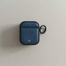 皮革纹理牛仔布纹理字母腕带及耳机保护套套装，兼容苹果Pro 2/3无线蓝牙耳机软包 - 藏蓝色 - 查看 1