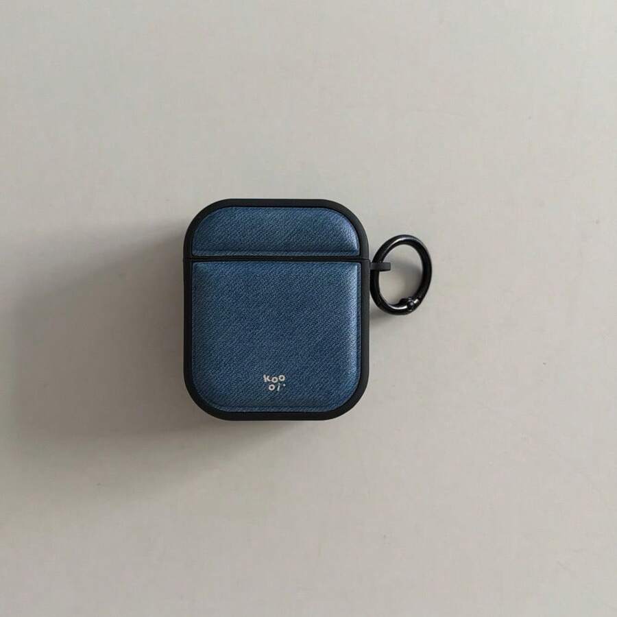 皮革纹理牛仔布纹理字母腕带及耳机保护套套装，兼容苹果Pro 2/3无线蓝牙耳机软包 - 藏蓝色 - 查看 1