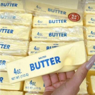 1个柔软、慢回弹、类似奶油的感官玩具，适合儿童和成人，是工作、学习、娱乐和派对游戏的理想之选，也是万圣节和圣诞节的完美礼物。