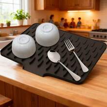 1 tấm lót thoát nước silicon chống trượt, bề mặt chịu nhiệt, hệ thống thoát nước tích hợp - Đa năng - Thích hợp cho mặt bàn, bồn rửa và tủ lạnh - Dễ dàng vệ sinh, bền chắc. - Tấm lót thoát nước - Xem 4