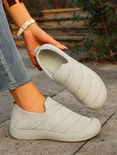 Nouvelles chaussures de style décontracté avec motif lettres pour le printemps/automne, à la mode et polyvalentes, confortables, avec une semelle épaisse légère. Convient pour le port casual et les sports extérieurs pour femmes