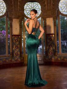 Faeriesty Đầm dạ hội dây mảnh thanh lịch, được trang trí bằng ren đính đá lấp lánh - kiểu dáng đuôi cá, kết hợp với đuôi váy dài quét sàn, phù hợp cho các buổi dạ tiệc sang trọng và các sự kiện cao cấp. - Màu xanh lá cây đậm - Xem 2