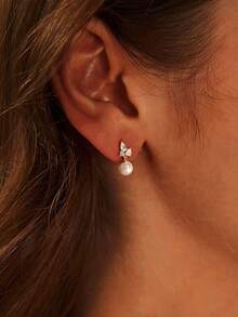 14K镀金CZ珍珠新娘耳环，低过敏镀金耳环，优雅新娘珍珠首饰，女士款 - 三顆鋯石珍珠耳環 - 查看 5