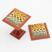 一套迷你国际象棋套装，包括棋盘、棋子和配件，微缩模型装饰品 - 彩色 - 查看 4