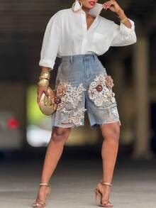 GLOURI Women's Light Blue Denim Distressed Shorts - 3D Lace Flower Embellishments & Ripped Fringe Hem | Sweet-Edgy Mix Style For Brunch Dates, Daily Hangouts & Casual Meetups (Denim Comfortable & Decorative Chic Detail) For Effortless Date-Ready & Daily Sty - 藍色 - 查看 6