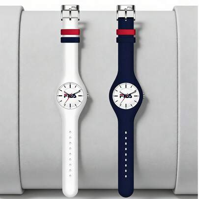 FILA Đồng hồ FLS38-6439 Jelly: Dây đeo silicon thân thiện với da, thoáng khí và chống mồ hôi; thân đồng hồ có kết cấu dạng thạch; nhẹ và vừa vặn thoải mái trên cổ tay để đeo hàng ngày; có nhiều màu sắc để lựa chọn.