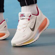 Nike 新款男鞋邁柔18運動訓練公路跑步鞋 - 米色 - 查看 1