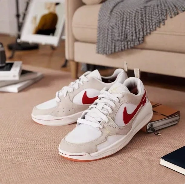 Nike 女士 JORDAN CMFT ERA 舒适休闲运动鞋 - 白色/褐色 - 查看 1